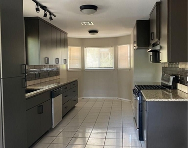 11915 Rosethorn Dr - Photo Thumbnail 4