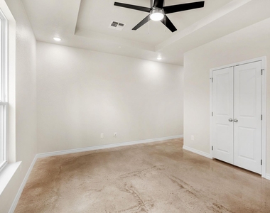 410 W Avenue C - Photo Thumbnail 21