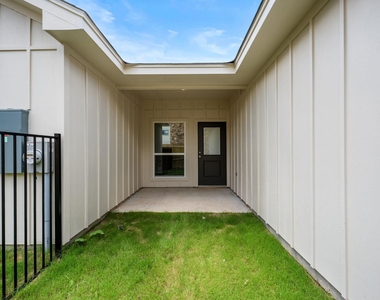 410 W Avenue C - Photo Thumbnail 27