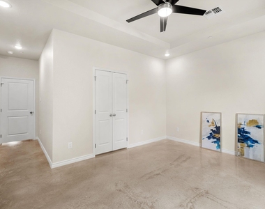 410 W Avenue C - Photo Thumbnail 13