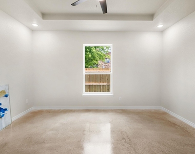 410 W Avenue C - Photo Thumbnail 11