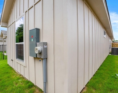 410 W Avenue C - Photo Thumbnail 30