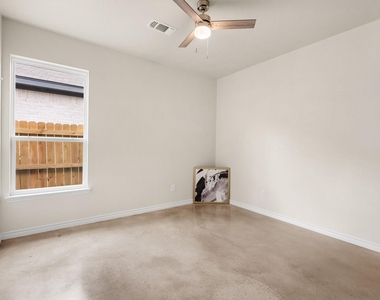 410 W Avenue C - Photo Thumbnail 20
