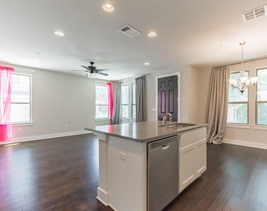 13800 Lyndhurst St - Photo Thumbnail 10
