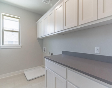 13800 Lyndhurst St - Photo Thumbnail 27