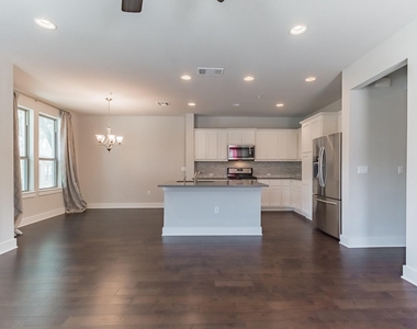 13800 Lyndhurst St - Photo Thumbnail 9