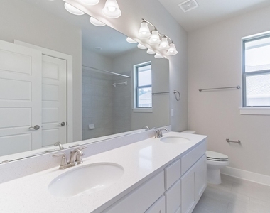 13800 Lyndhurst St - Photo Thumbnail 29