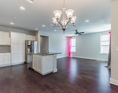 13800 Lyndhurst St - Photo Thumbnail 13