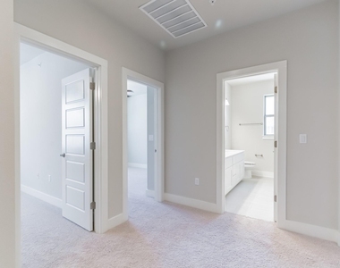 13800 Lyndhurst St - Photo Thumbnail 17