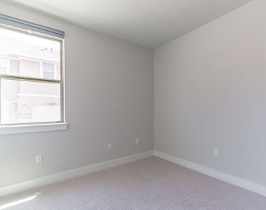 13800 Lyndhurst St - Photo Thumbnail 14