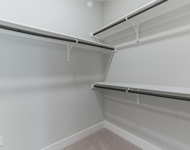13800 Lyndhurst St - Photo Thumbnail 25