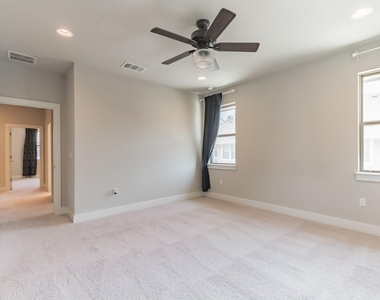 13800 Lyndhurst St - Photo Thumbnail 19