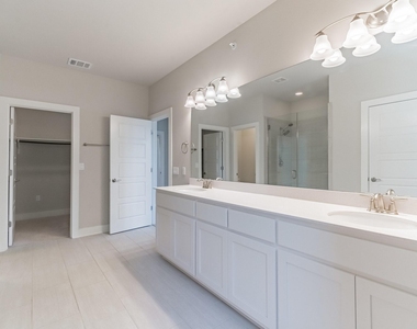 13800 Lyndhurst St - Photo Thumbnail 24
