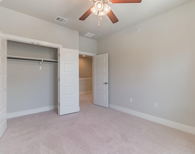 13800 Lyndhurst St - Photo Thumbnail 33