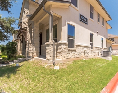 13800 Lyndhurst St - Photo Thumbnail 39