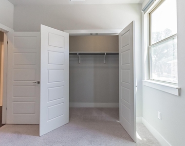 13800 Lyndhurst St - Photo Thumbnail 15