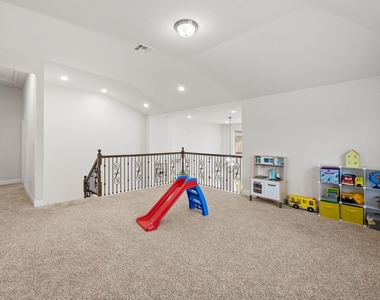 724 Pioneer Grv - Photo Thumbnail 27