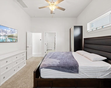 724 Pioneer Grv - Photo Thumbnail 20
