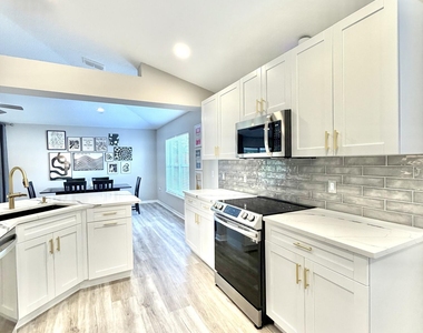 11110 Peerless Lane - Photo Thumbnail 3