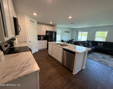 65183 Forest Glen Lane - Photo Thumbnail 3