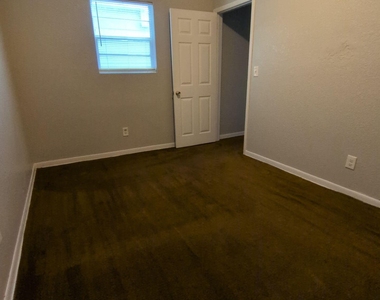 349 Phelps Street - Photo Thumbnail 11