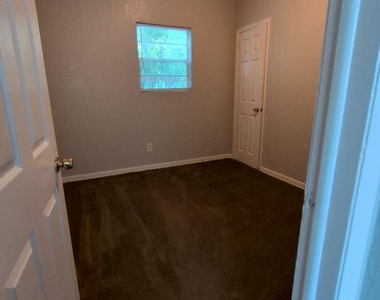 349 Phelps Street - Photo Thumbnail 7