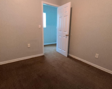 349 Phelps Street - Photo Thumbnail 8