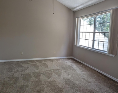 8175 Dunbarton Court - Photo Thumbnail 5
