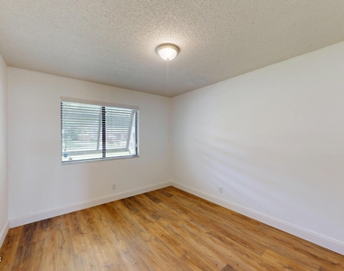 111 Lobelia Road - Photo Thumbnail 20