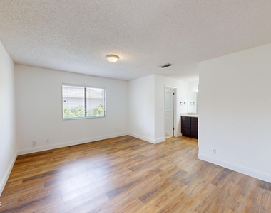 111 Lobelia Road - Photo Thumbnail 4