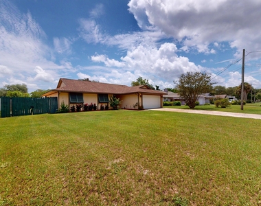 111 Lobelia Road - Photo Thumbnail 23