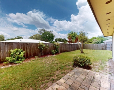 111 Lobelia Road - Photo Thumbnail 26