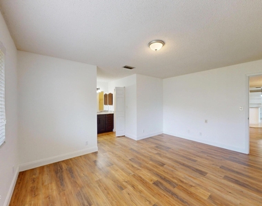 111 Lobelia Road - Photo Thumbnail 5