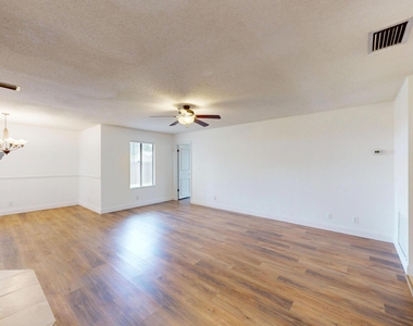 111 Lobelia Road - Photo Thumbnail 9