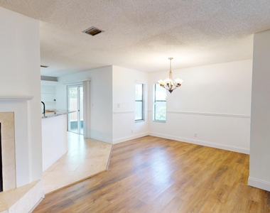 111 Lobelia Road - Photo Thumbnail 10