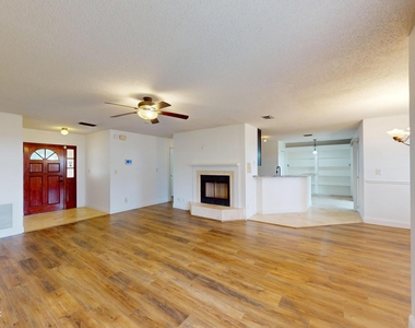 111 Lobelia Road - Photo Thumbnail 3