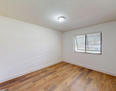 111 Lobelia Road - Photo Thumbnail 17