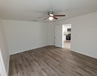 618 Hannah Street - Photo Thumbnail 10