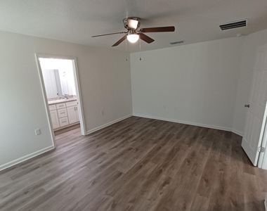 618 Hannah Street - Photo Thumbnail 9