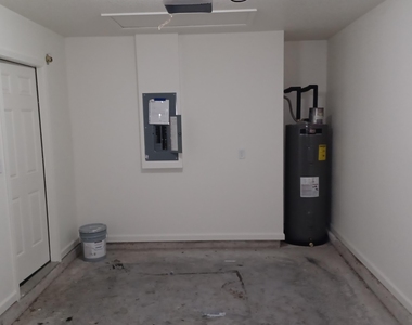 618 Hannah Street - Photo Thumbnail 22