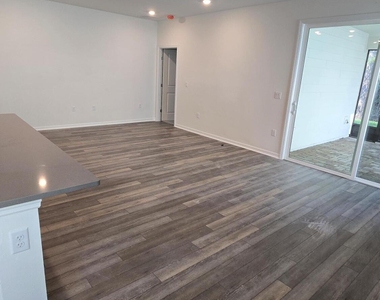 757 Blind Oak Circle - Photo Thumbnail 9