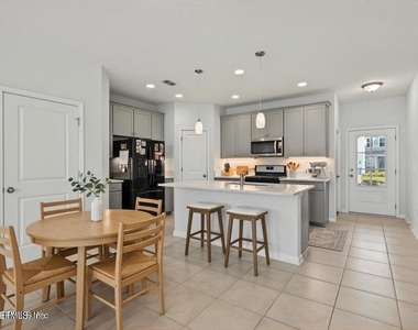260 Brandon Lakes Drive - Photo Thumbnail 17