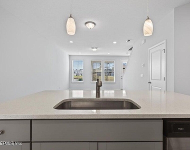 260 Brandon Lakes Drive - Photo Thumbnail 13