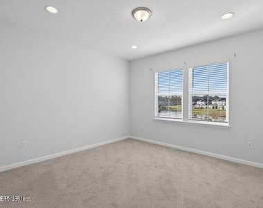 260 Brandon Lakes Drive - Photo Thumbnail 29