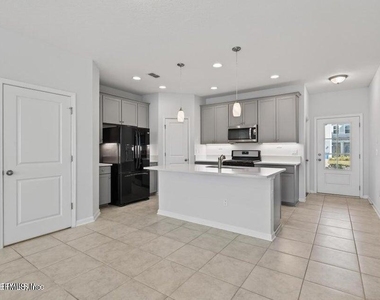 260 Brandon Lakes Drive - Photo Thumbnail 18