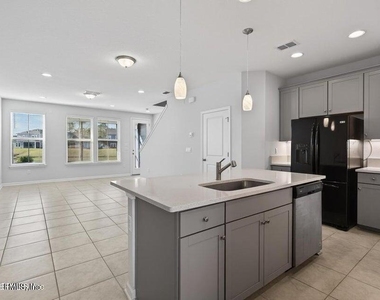 260 Brandon Lakes Drive - Photo Thumbnail 10