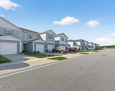 260 Brandon Lakes Drive - Photo Thumbnail 5