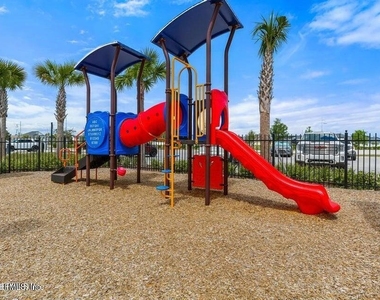 260 Brandon Lakes Drive - Photo Thumbnail 71