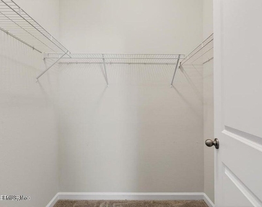 260 Brandon Lakes Drive - Photo Thumbnail 26