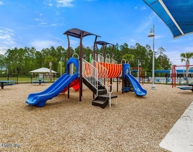 260 Brandon Lakes Drive - Photo Thumbnail 67